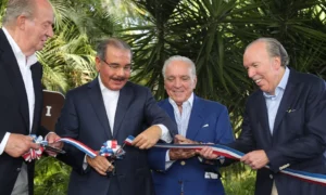 El presidente Danilo Medina cortó la cinta inaugural de la avenida Rey Juan Carlos I, dentro del complejo hotelero Casa de Campo.