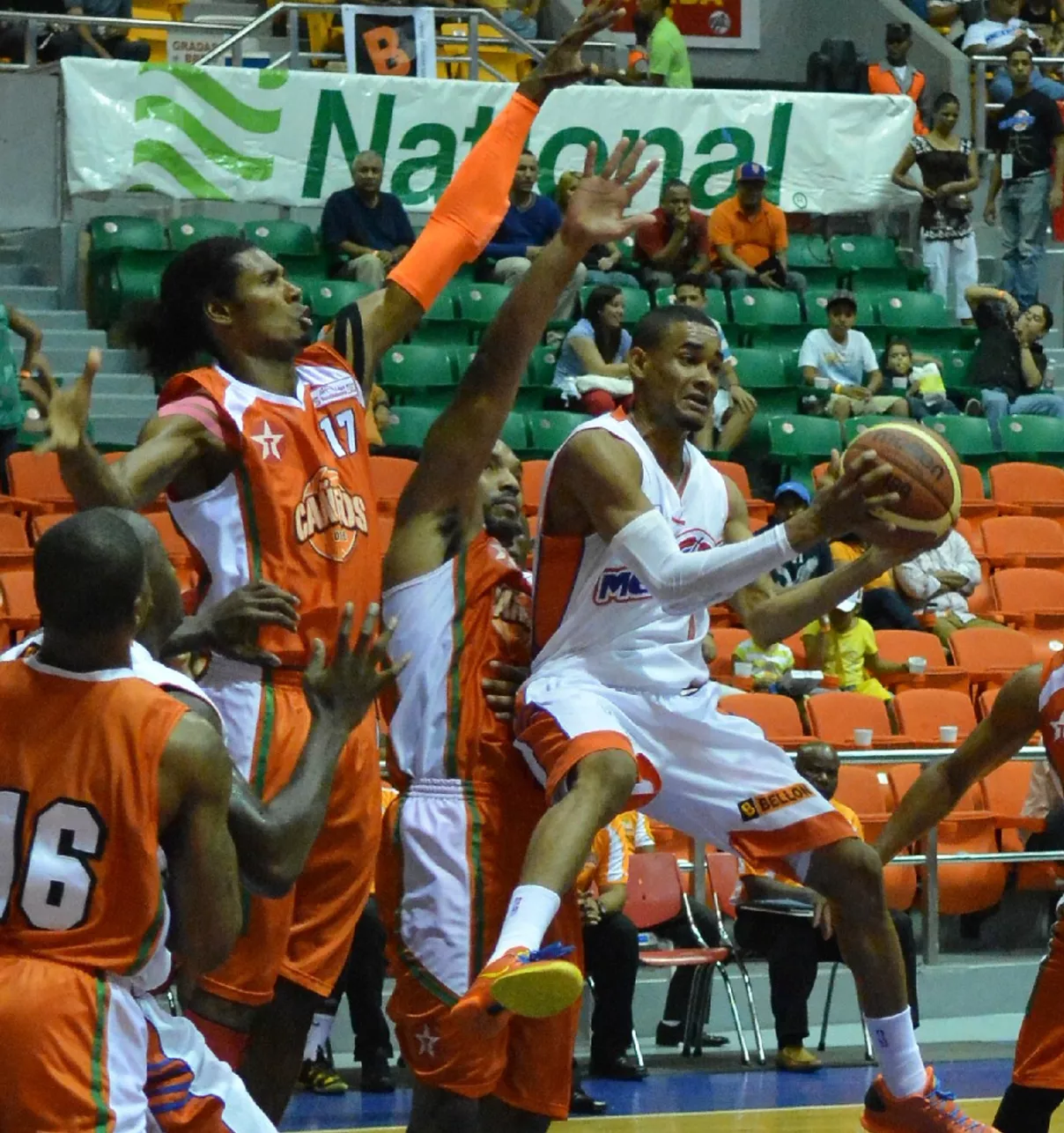 Victor Liz Metros de Santiago fotos Jonas Morel