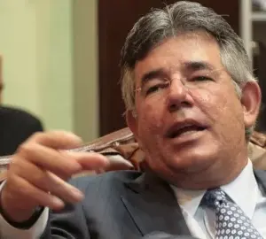 Asaltan a Víctor Díaz Rúa, exministro de Obras Pública