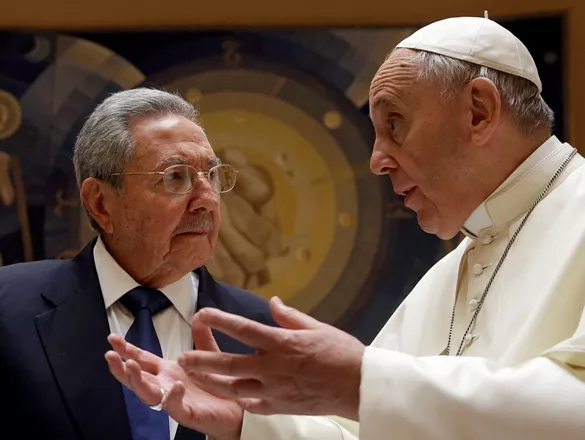 Raúl Castro agradece al papa por el deshielo Cuba-EEUU y preparó viaje a La Habana