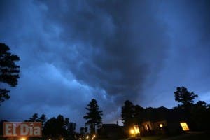 Tornado deja 12 desaparecidos en Texas