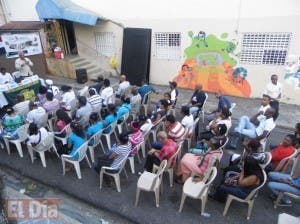 Realizan panel sobre la Revolución de Abril