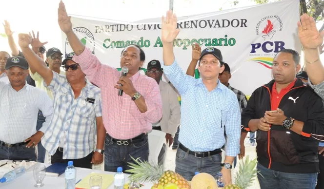 Zorrilla Ozuna juramenta sector agropecuario del PCR en el Cibao 