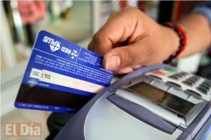 Hacían compras y retiraban efectivo con tarjetas clonadas y ahora están presos