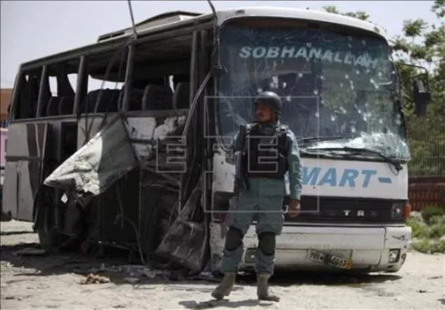 Tres muertos en un ataque suicida contra un autobús de funcionarios en Kabul