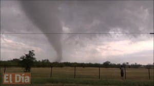 Suman 14 los muertos por tornado en México