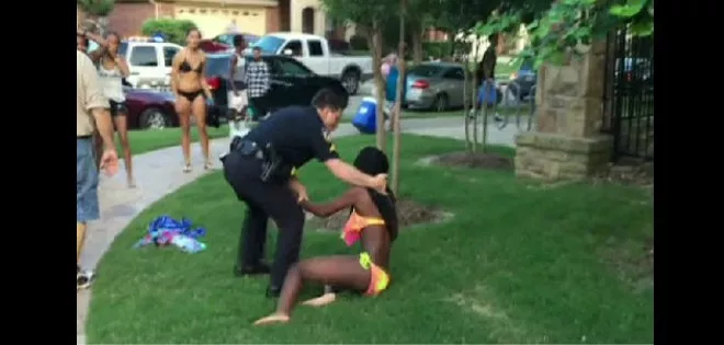 Ya es viral video muestra a policía de Texas dando golpiza a jóvenes negros