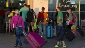 Miles de turistas abandonan Túnez tras ataque contra complejo hotelero