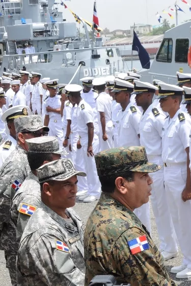 La Armada inicia crucero de instrucción