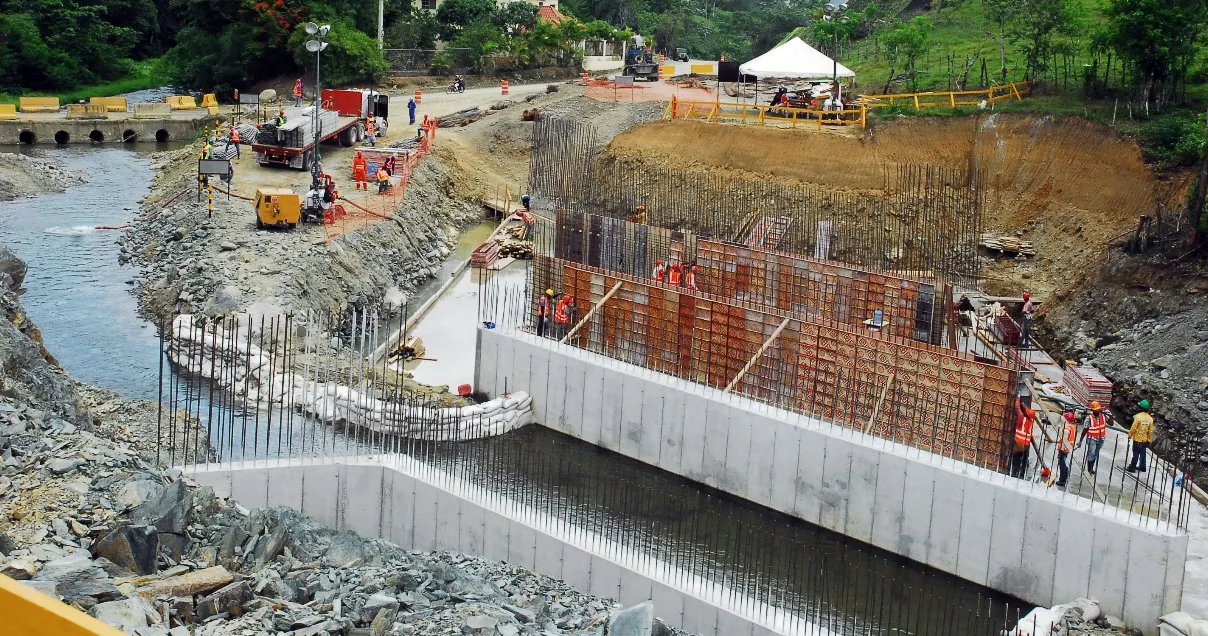 Contrucion carretera piedra blanca,rancho arriba Ocao/foto Jose de Leon