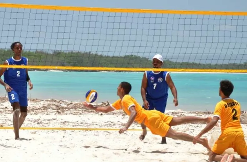Voleibol de playa en Pedernales.