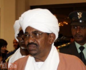 Al Bashir nombra primer ministro y mantiene principales carteras en Sudán