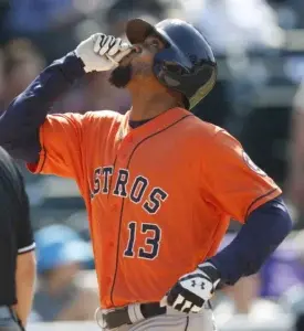 Domingo Santana guía a Astros a barrer serie ante Rockies