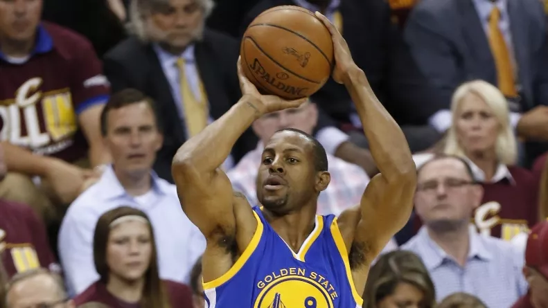 Iguodala no descarta retornar en Juego 3