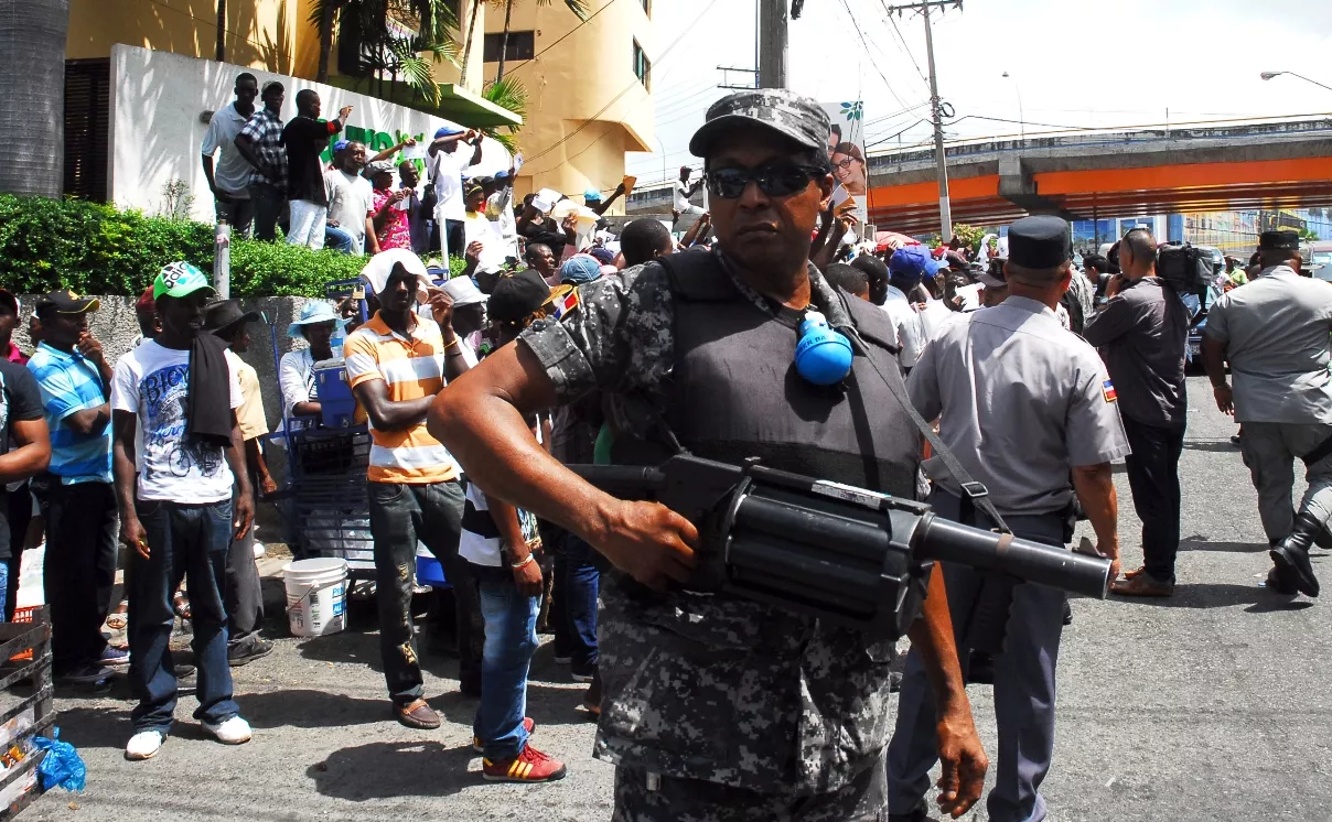 Ministerio de Defensa instruye mandos militares  para frenar entrada  indocumentados