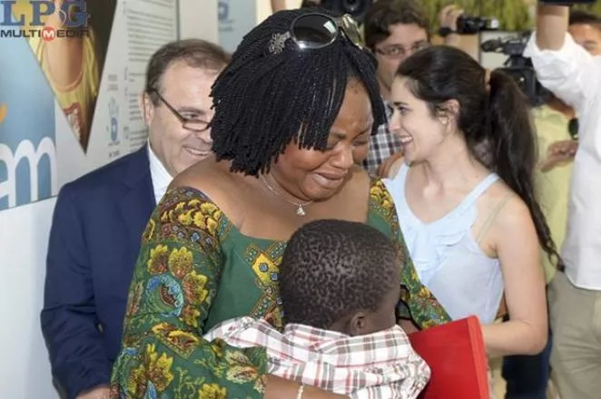 Niño que llegó a España en maleta se reúne con su madre