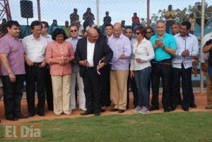 Academia Ferrreras inaugura moderno estado de béisbol