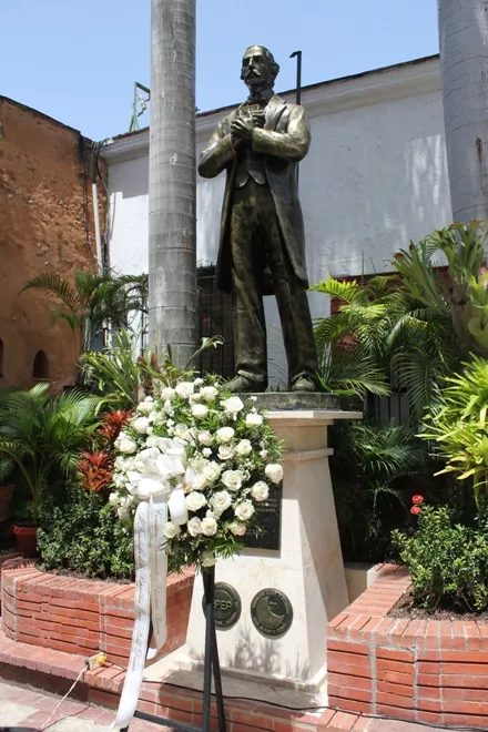 Academia de Ciencias y Efemérides Patrias develan estatua del patricio Juan Pablo Duarte‏