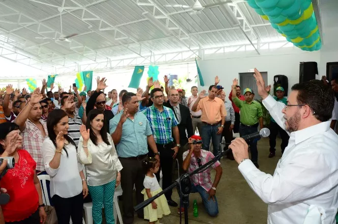 Guillermo Moreno juramenta nuevos miembros de Alianza País en La Vega