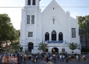 La rabia y protestas crecen luego de matanza en iglesia de Charleston