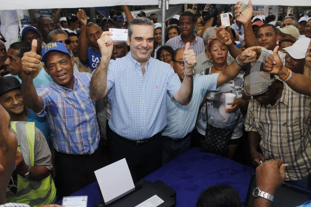 Foto de Luis en el Centro de inscripción del PRM en el Parque Enriquillo.