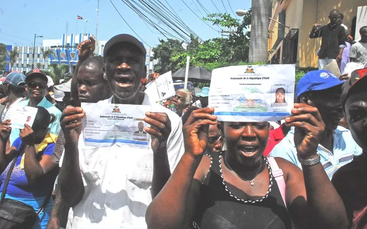 Miles de haitianos tratan de legalizar su estatus en Dominicana