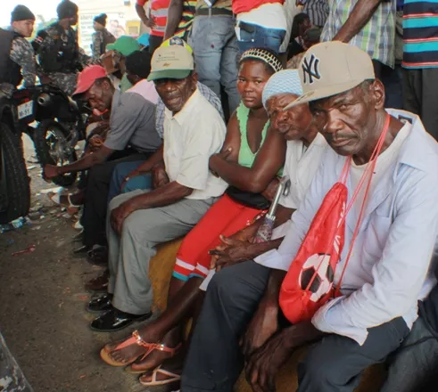 Cañeros reclaman documentos en embajada haitiana