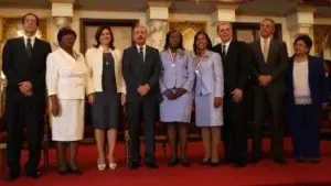 Presidente Medina entrega Medalla al Mérito Magisterial a tres educadoras