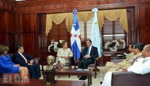 Canciller Navarro y altos mandos militares se reúnen con jefa de Minustah