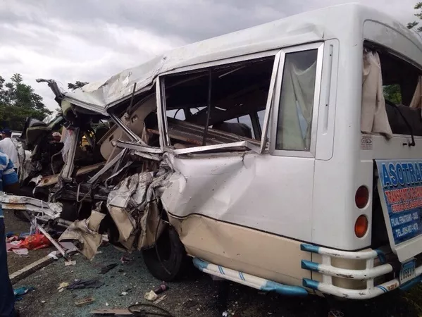 Autobús en que murieron 13 iba en vía contraria