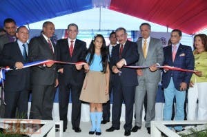 Danilo Medina inaugura una escuela en Monseñor Nouel