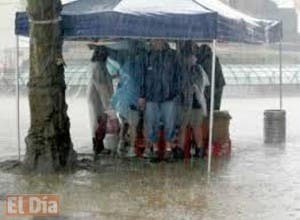 Onamet prevé aguaceros dispersos para este sábado, mantiene aviso por posibles inundaciones