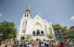 La iglesia Emanuel de Charleston celebra su primer servicio tras la masacre