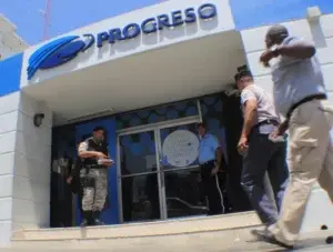 Asaltantes roban cerca de  RD$500 mil en Banco del Progreso