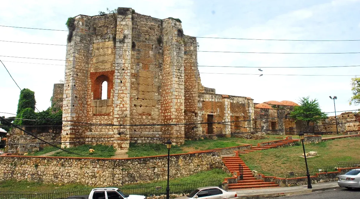 Ministerio de Turismo dice busca consenso sobre proyecto reconstrucción Ruinas de San Francisco