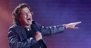 Carlos Vives le canta a los niños en Medellín y rinde tributo al vallenato