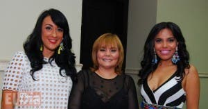 Realizan desfile “Vivir Vivir” de Giannina Azar