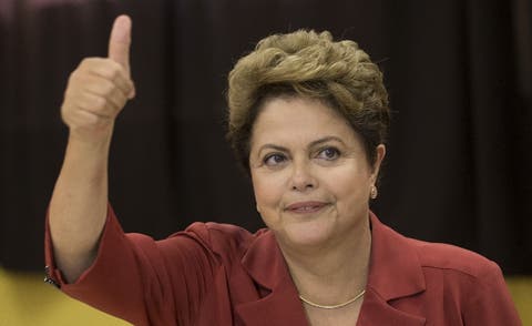 Dilma mantiene rutina y espera decisión de juicio acompañada de ministros