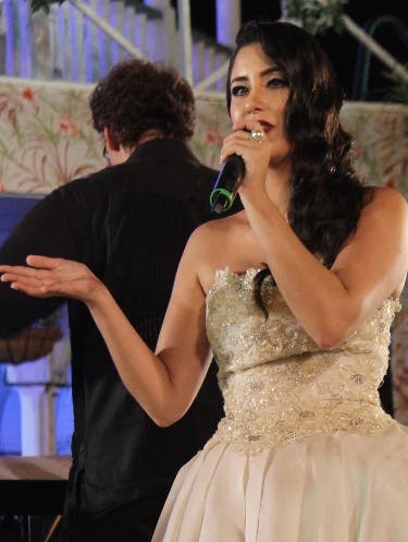 Leonel Lirio viste a cantante Janette Márquez