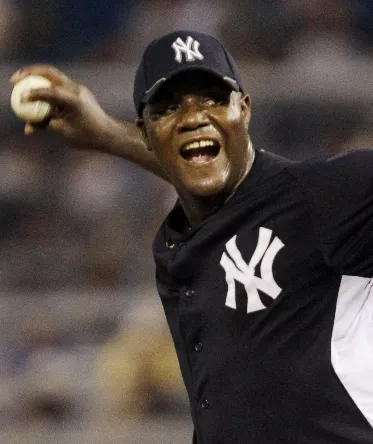 Yanquis inhabilitan a Pineda por rigidez