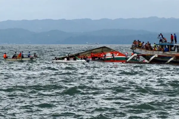 Rescuers search for survivors at the site of the capsized passenger ferry off Ormoc City, central Philippines on July 2, 2015. A ferry loaded with nearly 200 people capsized off a central Philippine port on July 2, officials said, killing at least 38 people in the latest of the country’s long string of maritime tragedies. AFP PHOTO / Ignatius Martin