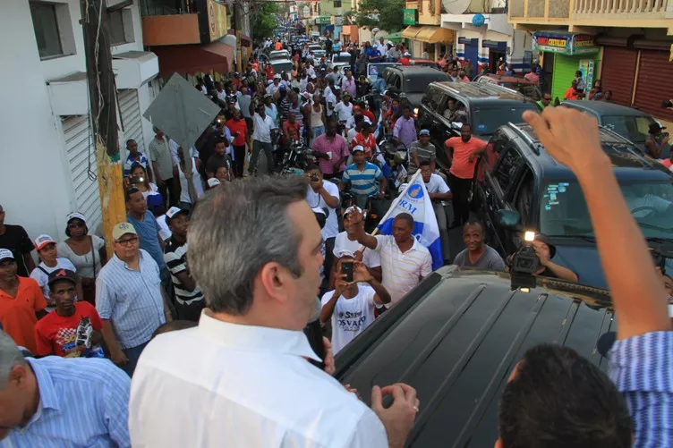 Abinader atribuye fortaleza a independientes y a que representa el cambio