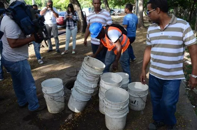 CAASD clausura lavaderos de vehículos informales