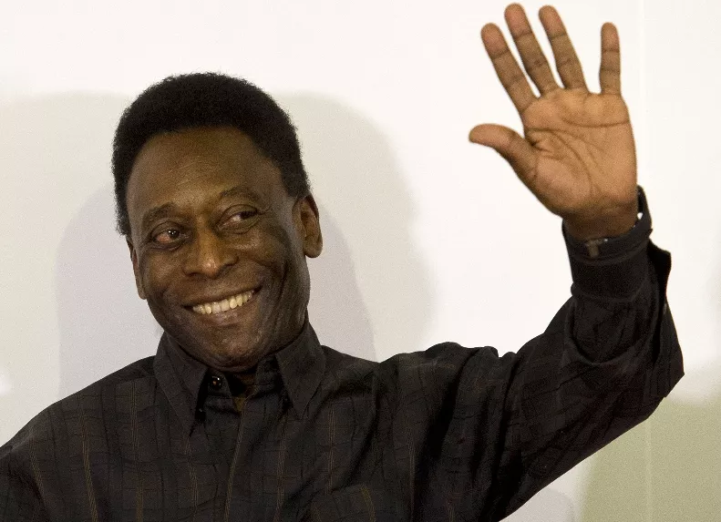 Pelé evoluciona bien y “sin complicaciones” tras ser operado de cálculo renal