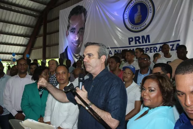 Presidente y regidora del PRD en Santo Domingo Norte renuncian; se van al PRM