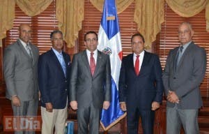 Andrés Navarro propone desarrollar agenda común entre Cancillería y peloteros dominicanos de MLB