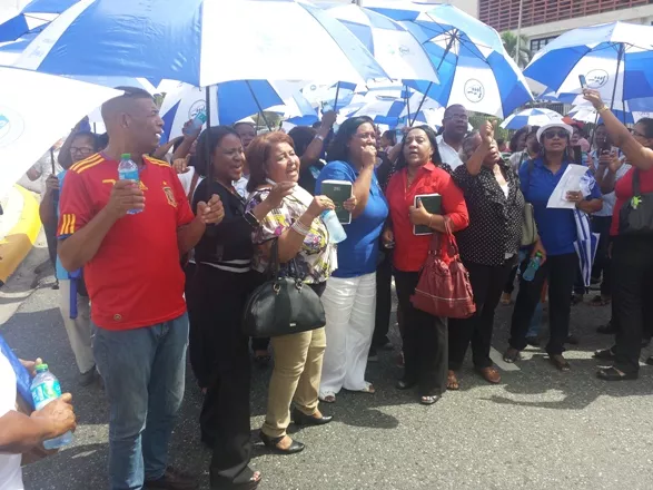 Coordinadora de Salud reclama frente al Congreso 5% del PIB para ese sector 