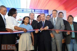 Danilo Medina inaugura 5 escuelas en Montecristi