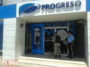 Detienen a tres personas por robo de RD$600 mil en Banco del Progreso