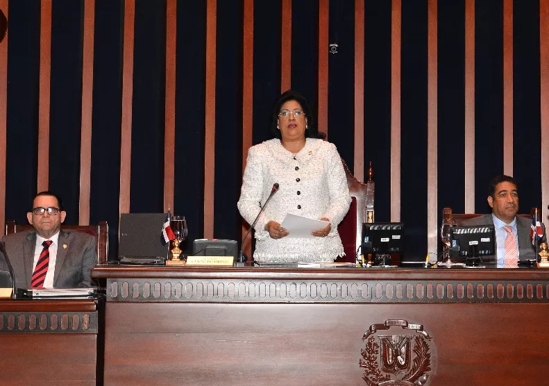 Cristina Lizardo rinde cuentas Senado